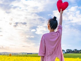 如何用手机拍摄女儿的视频？