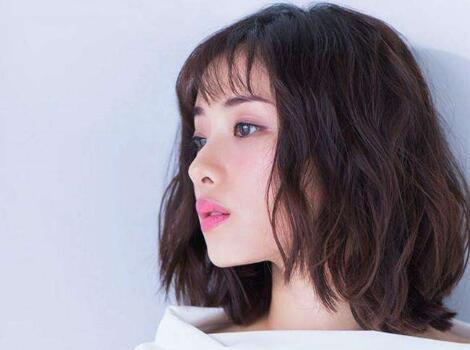 女生喝酒为何容易上脸（探讨女性喝酒后脸红的原因及影响）  第1张