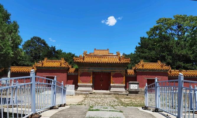 北京十三陵陵园有哪些特色？参观时需要注意什么？  第1张
