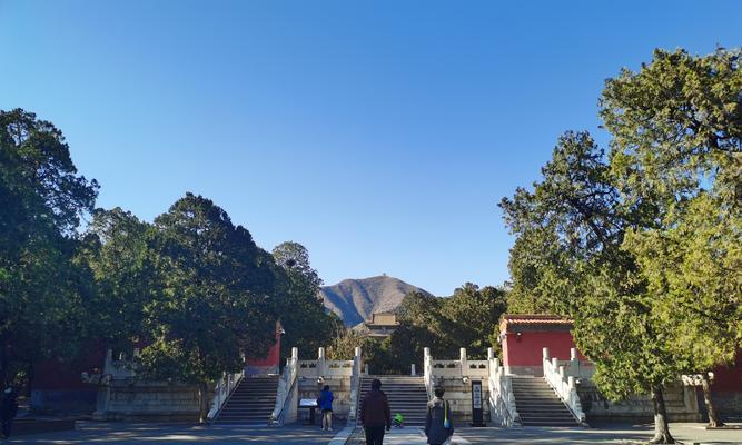 北京十三陵陵园有哪些特色？参观时需要注意什么？  第3张