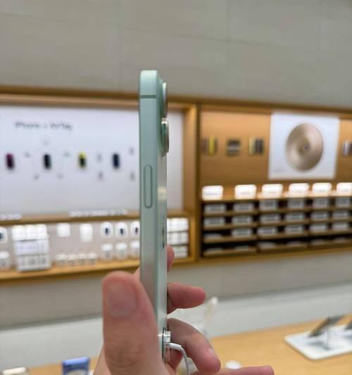 苹果不配充电器的决定背后是什么原因？消费者为何仍然选择购买？  第2张